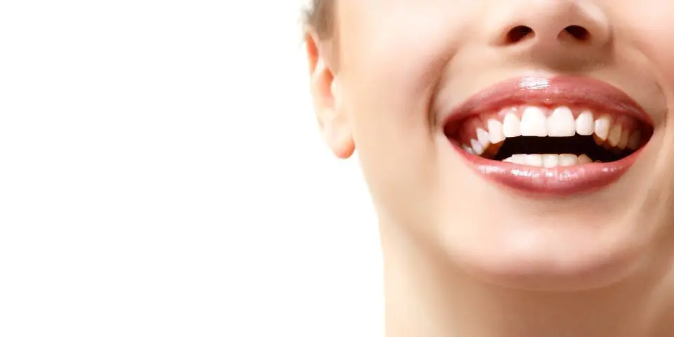 Possible Teeth Whitening Side Effects Featured Image - Marx Family Dental